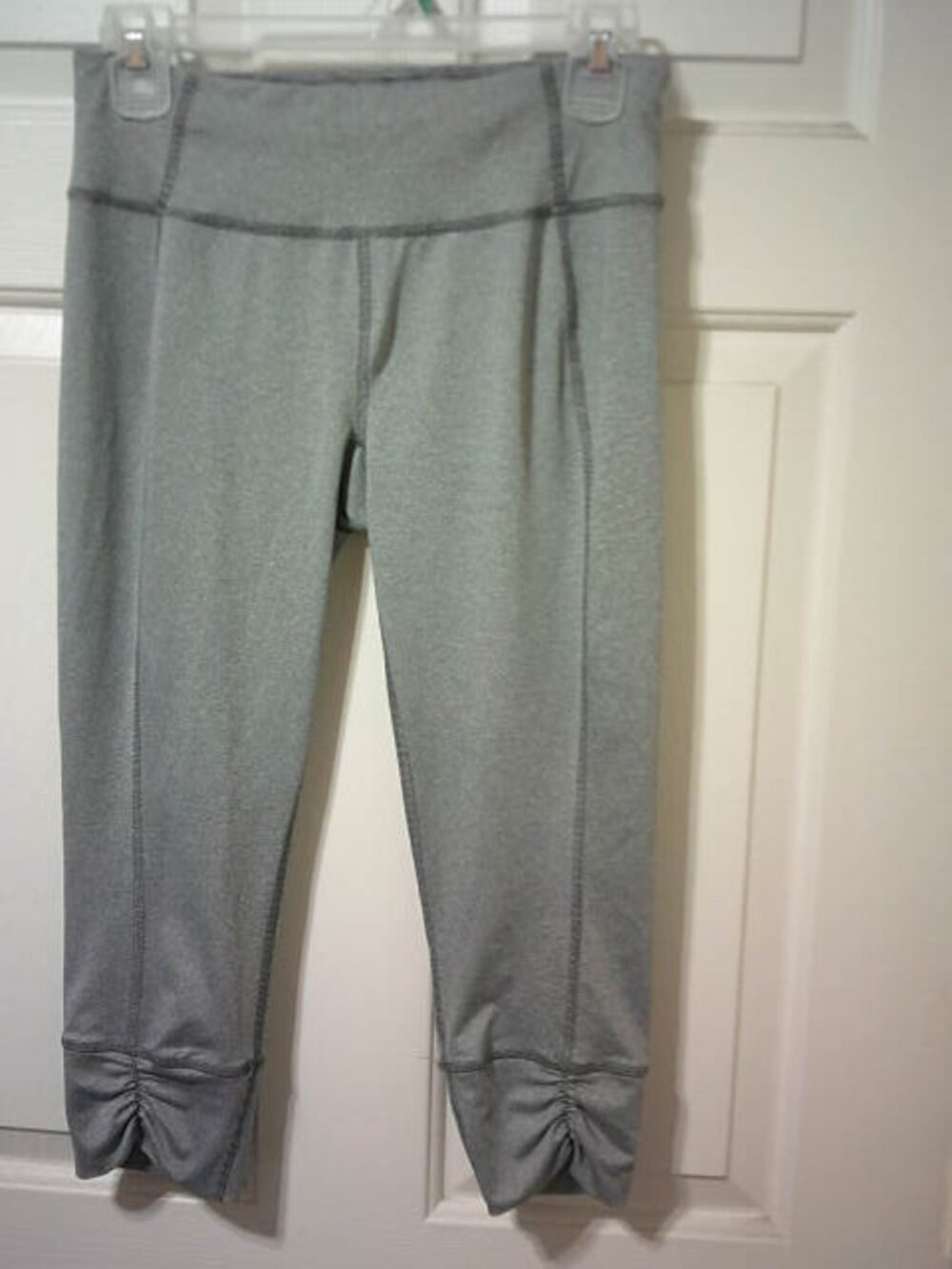 DANSKIN NOW FITTED ACTIVEWEAR CAPRI PANTS SIZE XS 0-2 DRI-MORE GRY RUCHING KNEES